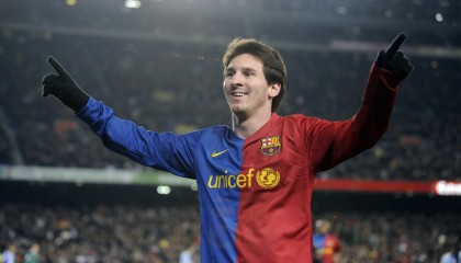 下载开云-上海海港中场球员发挥关键作用，上海海港 主场